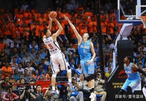 皇马队友本 皇马队友本