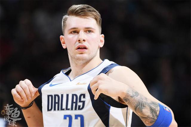 鲜明对比的 鲜明对比的